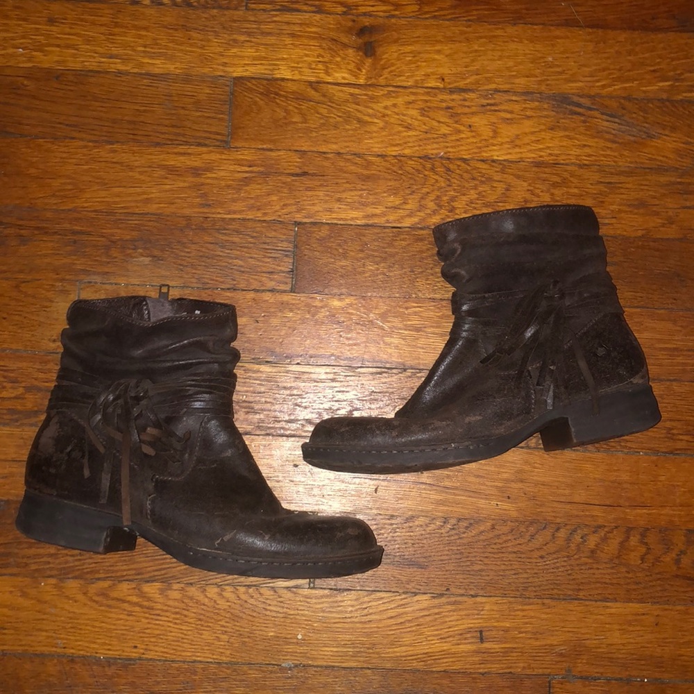 Born brown leather ankle boots booties tassel 8 M